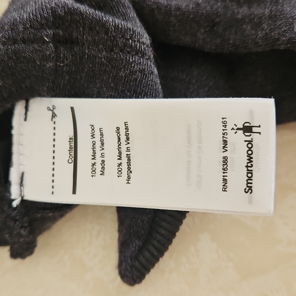 Smartwool Hat & Gloves. - Picture 7 of 9